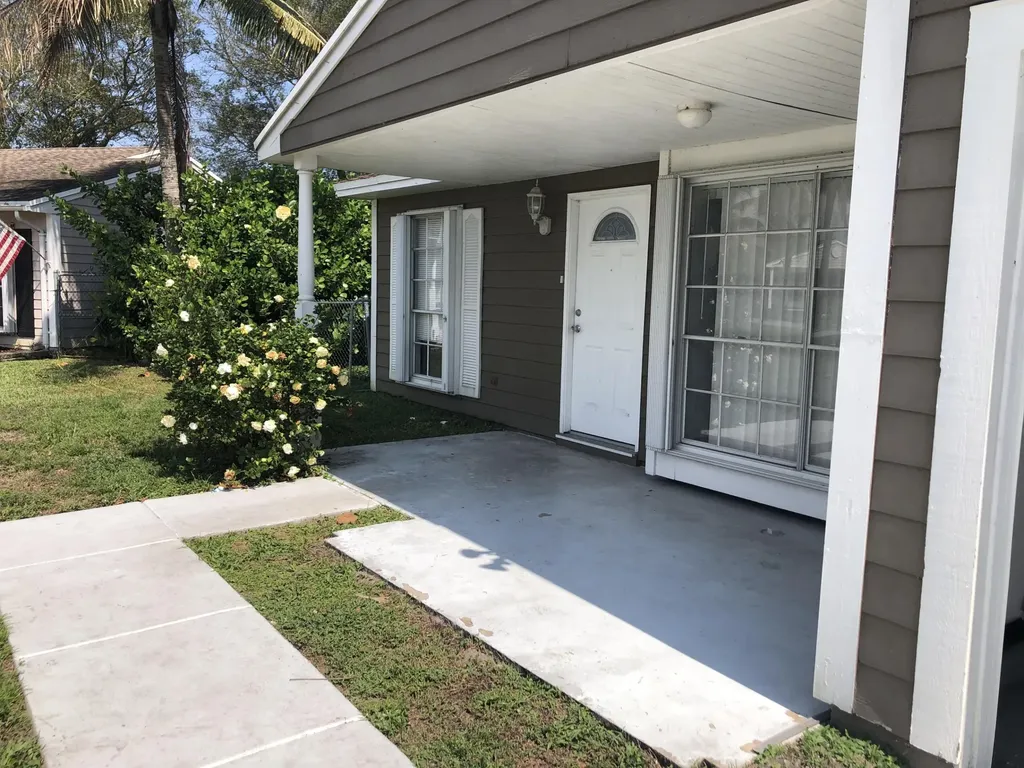 5047 Silver Maple Lane Boynton Beach FL 33472