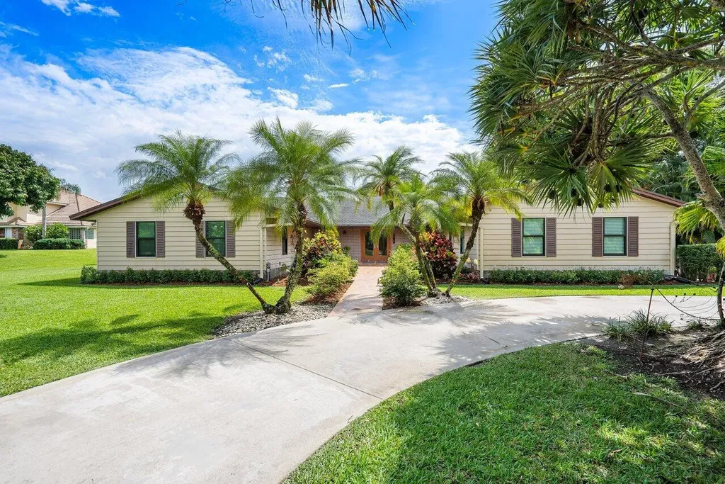 304 Westwood Circle N West Palm Beach FL 33411