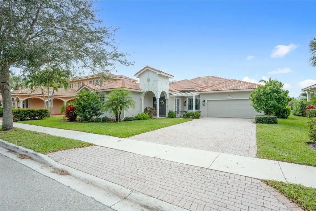 114 Via Catalunha Jupiter FL 33458