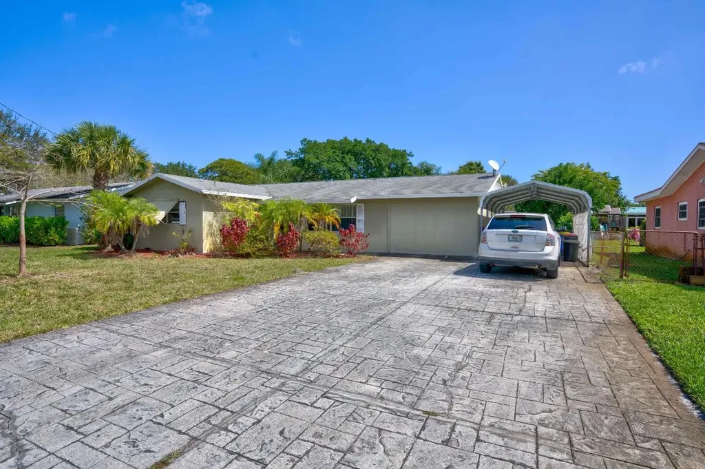 19113 SE Fernwood Drive Jupiter FL 33469