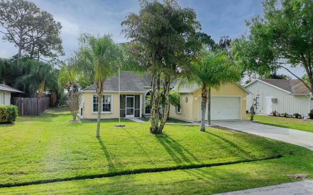 1633 SE Clearmont Street Port St Lucie FL 34983