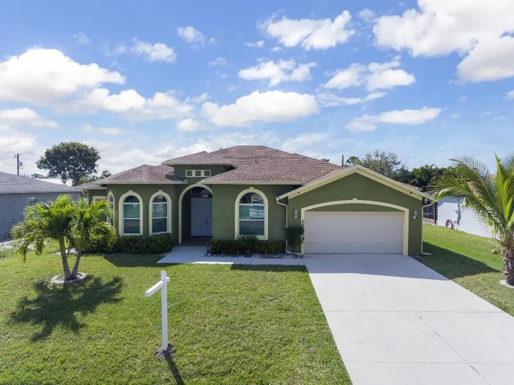 2482 SW Summit Street Port St Lucie FL 34984