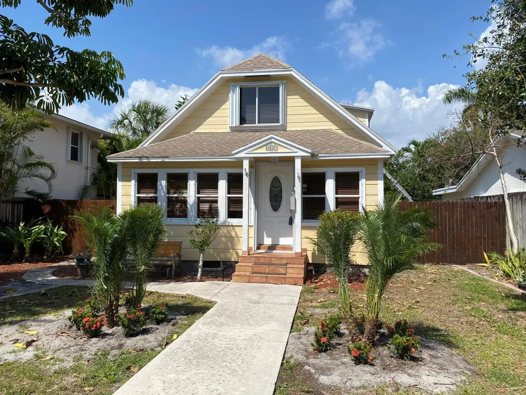 809 N Palmway Lake Worth Beach FL 33460