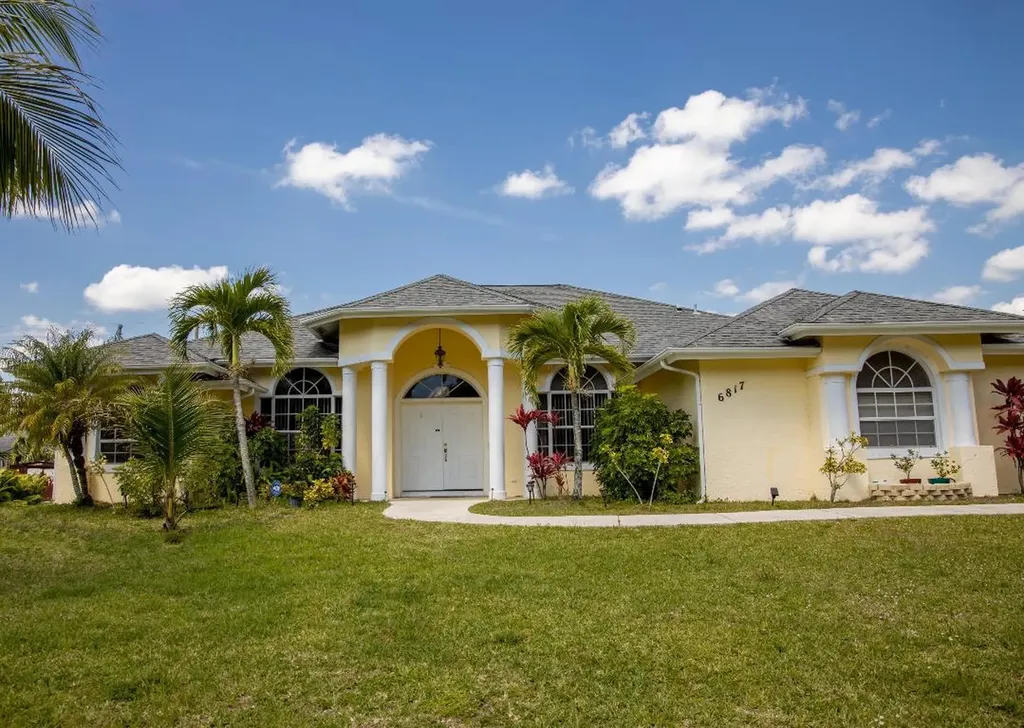 6817 NW Granger Avenue Port St Lucie FL 34983