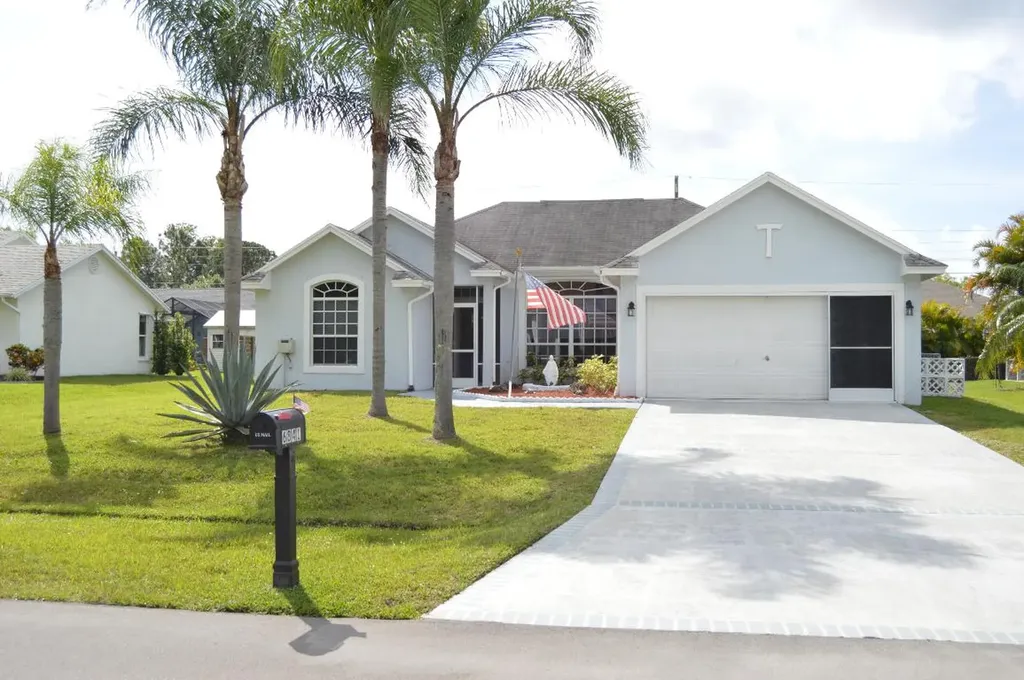 6841 NW Hogate Circle Port St Lucie FL 34983