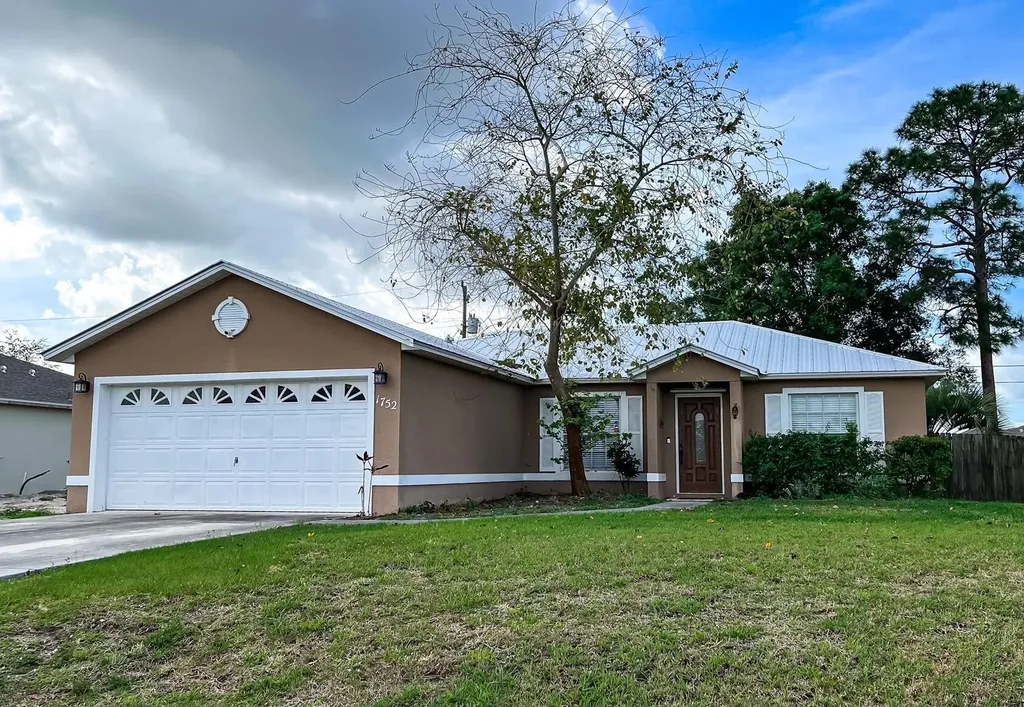 1752 SW Whipple Avenue Port St Lucie FL 34953