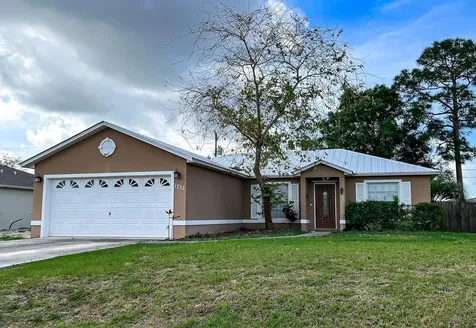 1752 SW Whipple Avenue Port St Lucie FL 34953