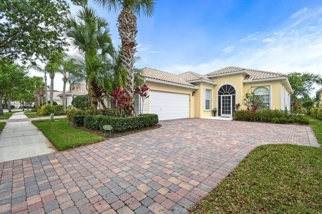 8952 SE Eldorado Way Hobe Sound FL 33455