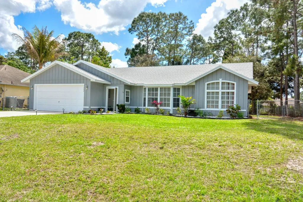 1572 SW Hunnicut Avenue Port St Lucie FL 34953