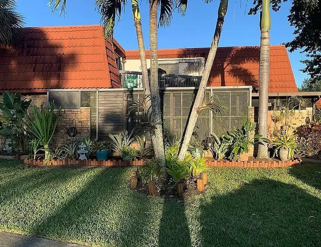 4616 Suburban Pines Drive Lake Worth FL 33463