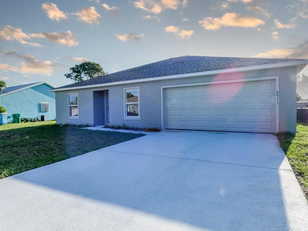 2537 SE Richmond Street Port St Lucie FL 34952