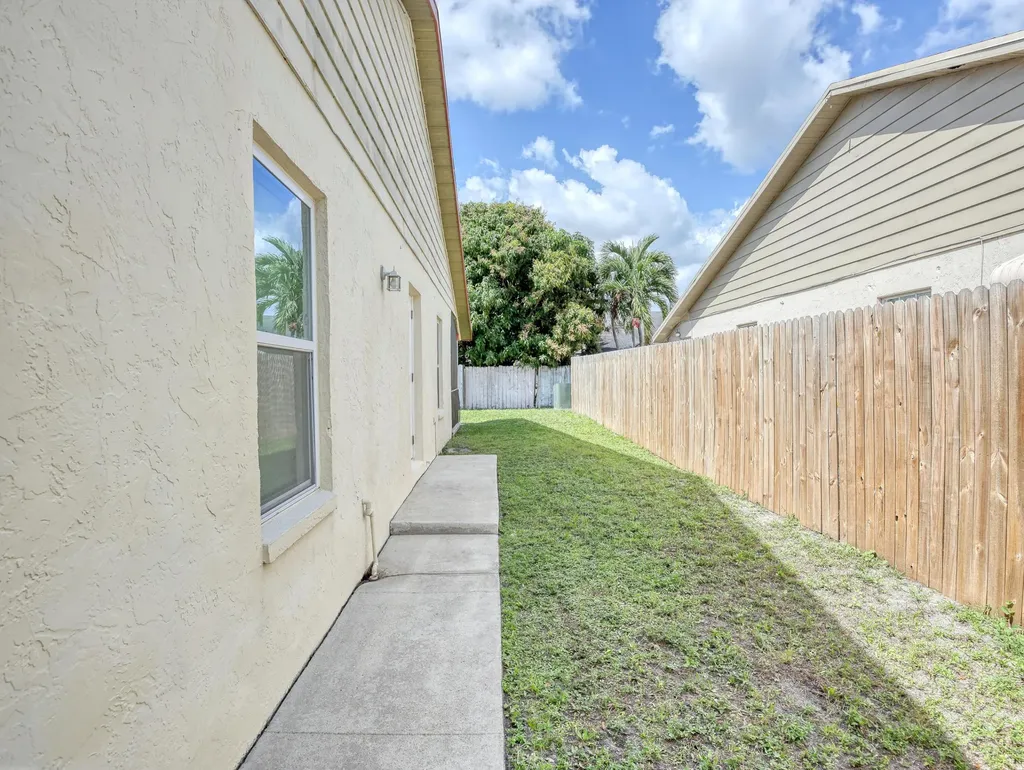 3805 S 57th Avenue Greenacres FL 33463