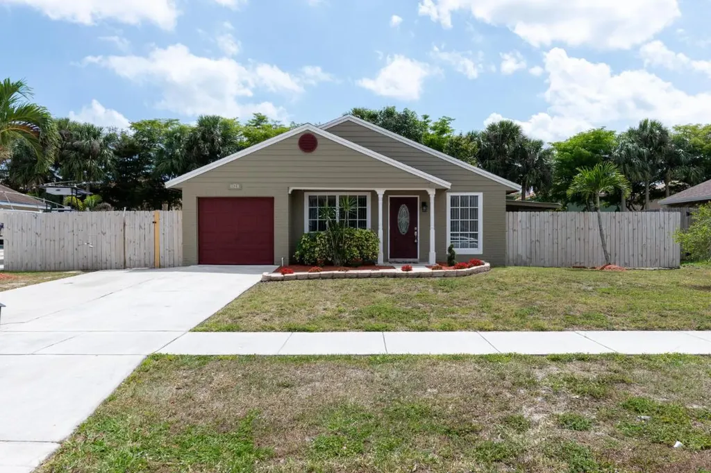 1128 Grandview Circle Royal Palm Beach FL 33411