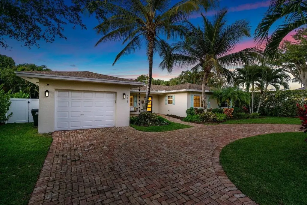 221 NW 18th Street Delray Beach FL 33444