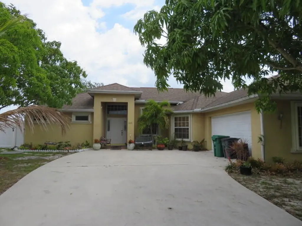 2371 SW Susset Lane Port St Lucie FL 34953