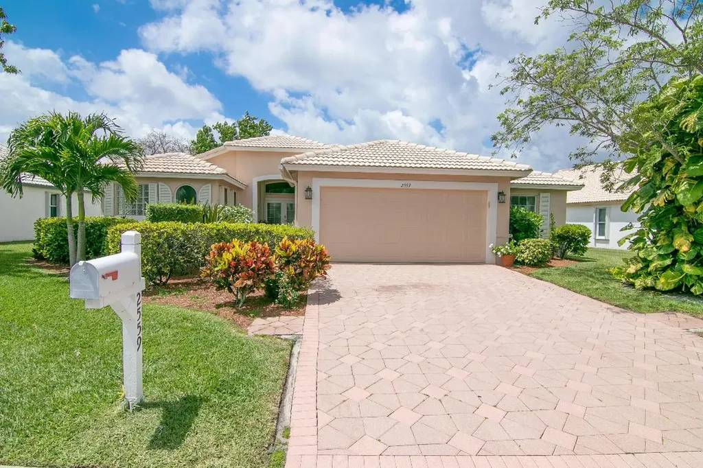 2559 Egret Lake Drive Greenacres FL 33413