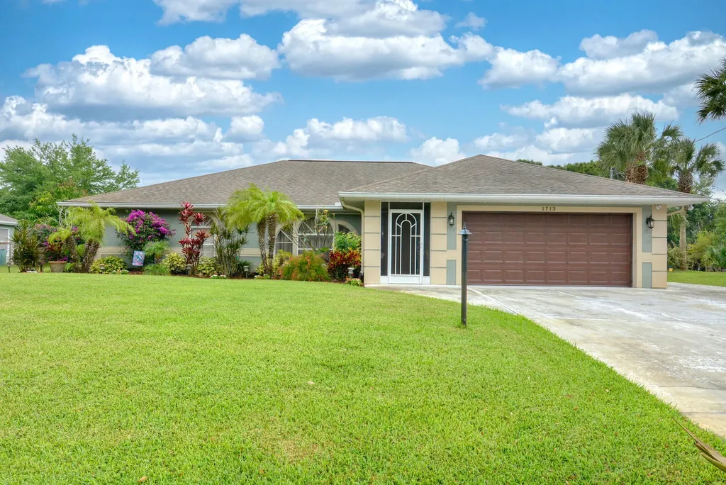 1713 SW Leafy Road Port St Lucie FL 34953
