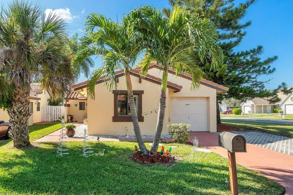 2850 Blue Spruce Court Lake Worth FL 33462