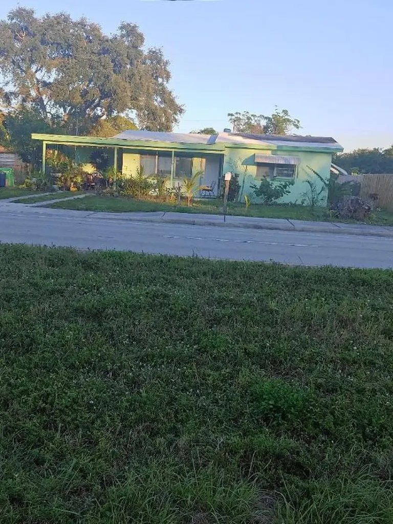 3008 N 25th Street Fort Pierce FL 34946