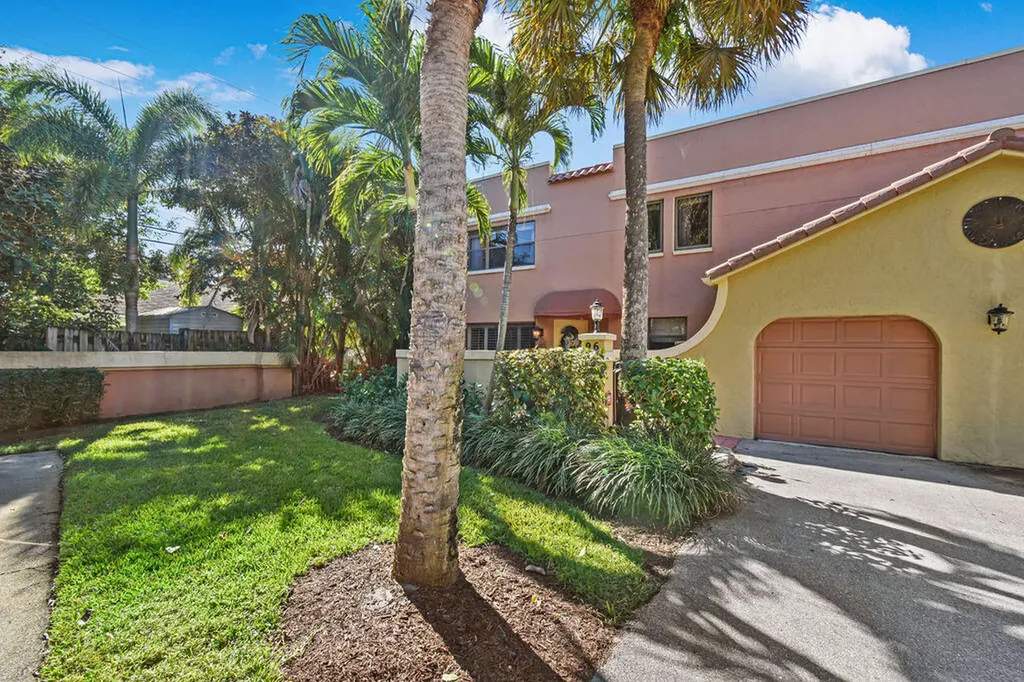 96 Uno Lago Drive Juno Beach FL 33408