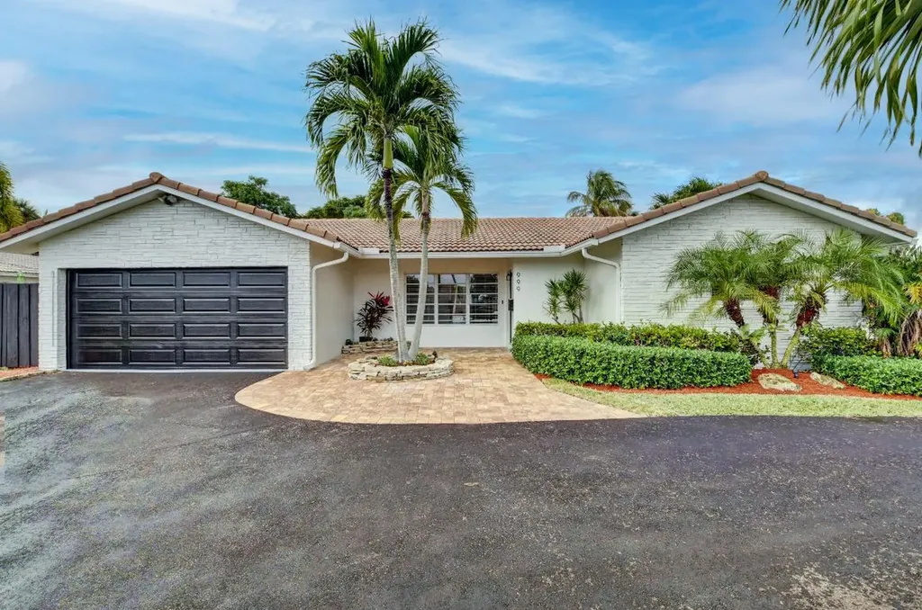 999 NW 16th Terrace Boca Raton FL 33486