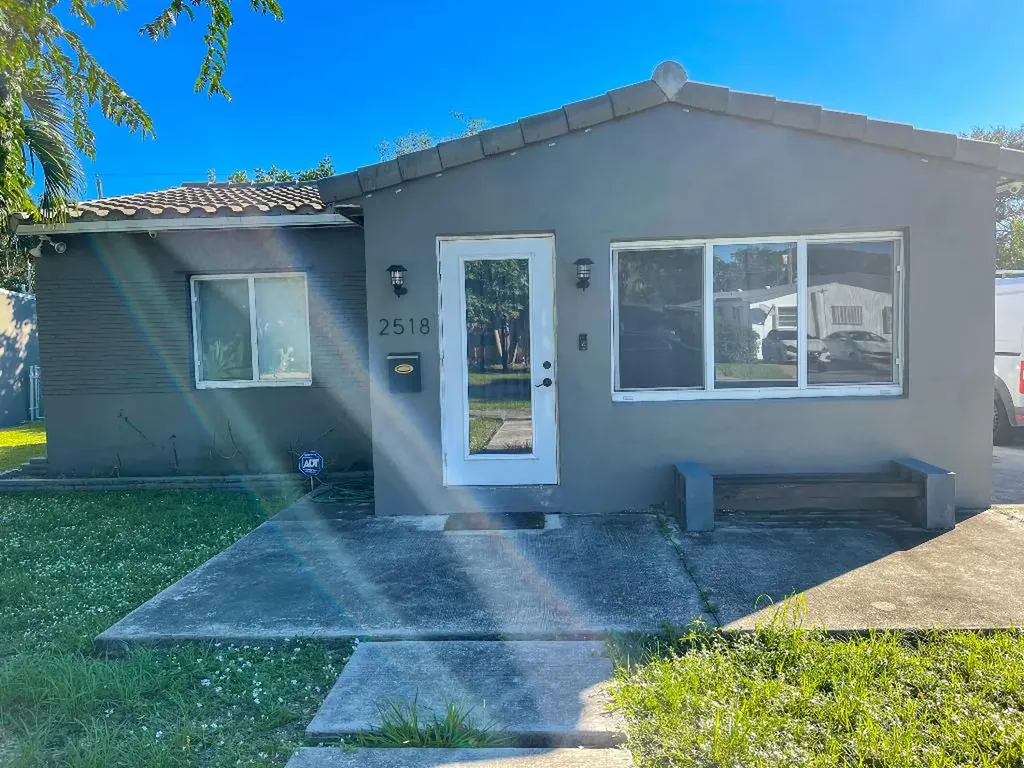 2518 Thomas Street Hollywood FL 33020