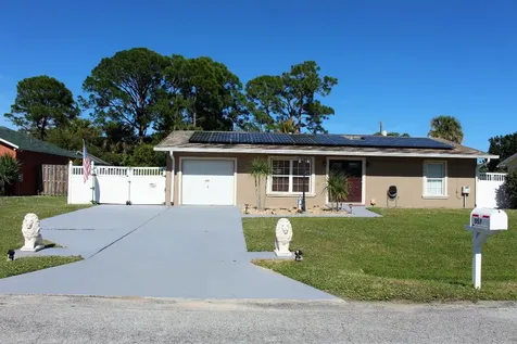 557 NW Sherbrooke Avenue Port St Lucie FL 34983