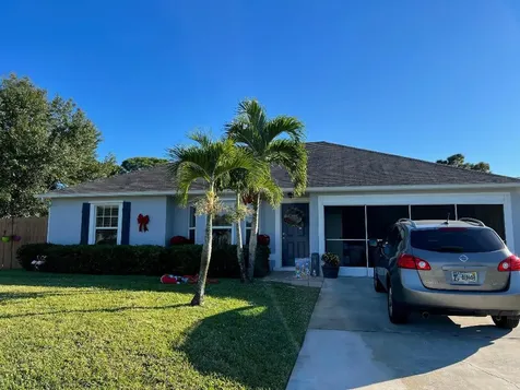470 SW Dagget Avenue Port St Lucie FL 34953