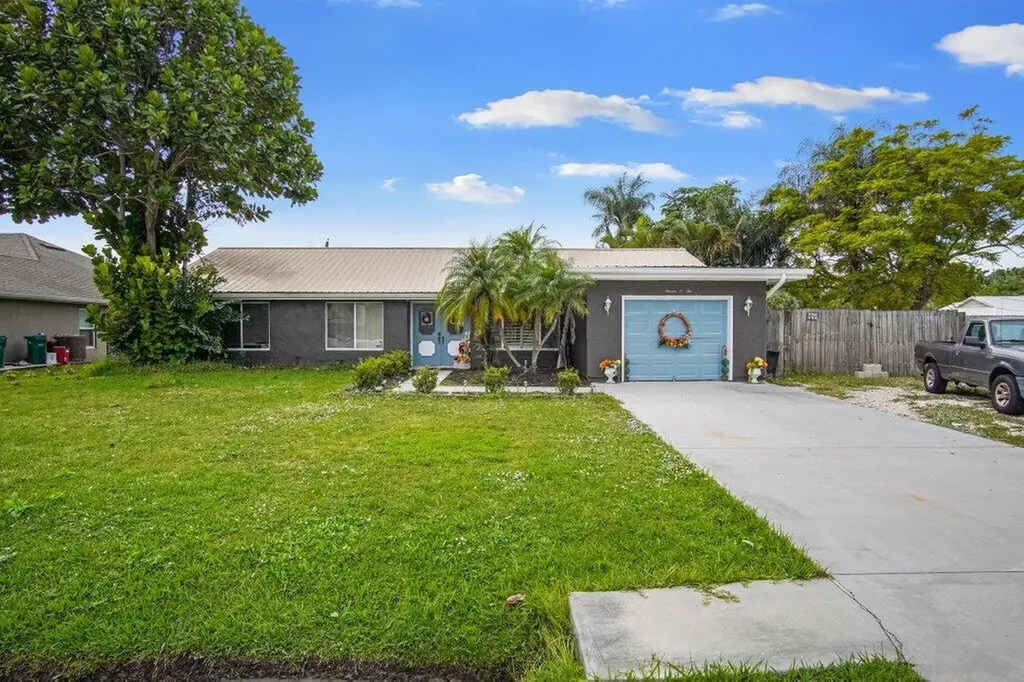 1102 SE Clifton Lane Port St Lucie FL 34983
