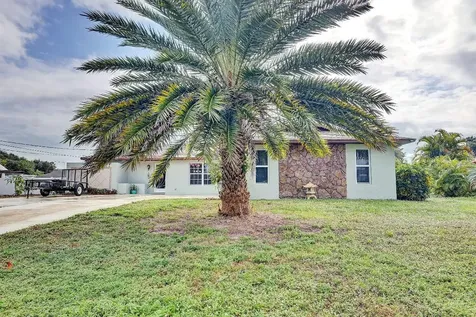 734 SE Portage Avenue Port St Lucie FL 34984