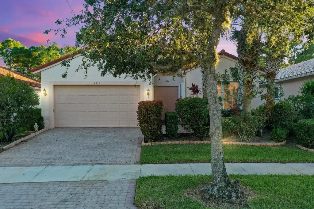 203 NW Chorale Way Port St Lucie FL 34986