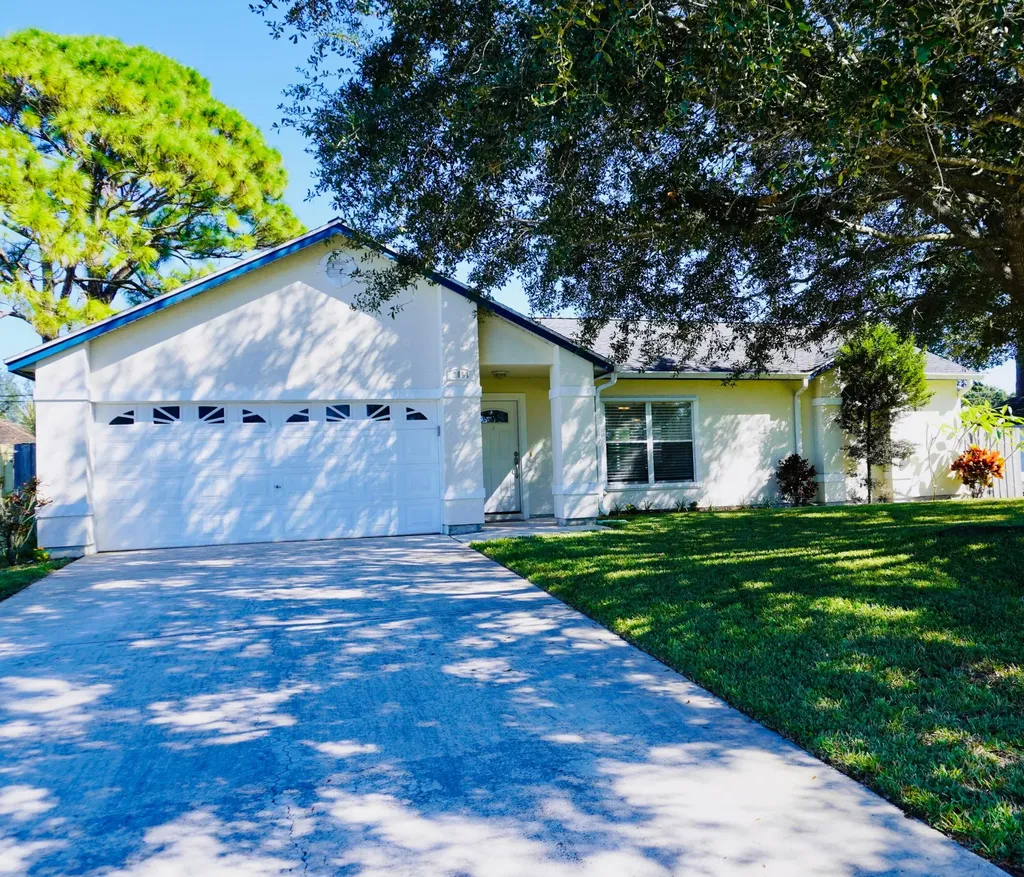 2051 SW Greenan Lane Port St Lucie FL 34953