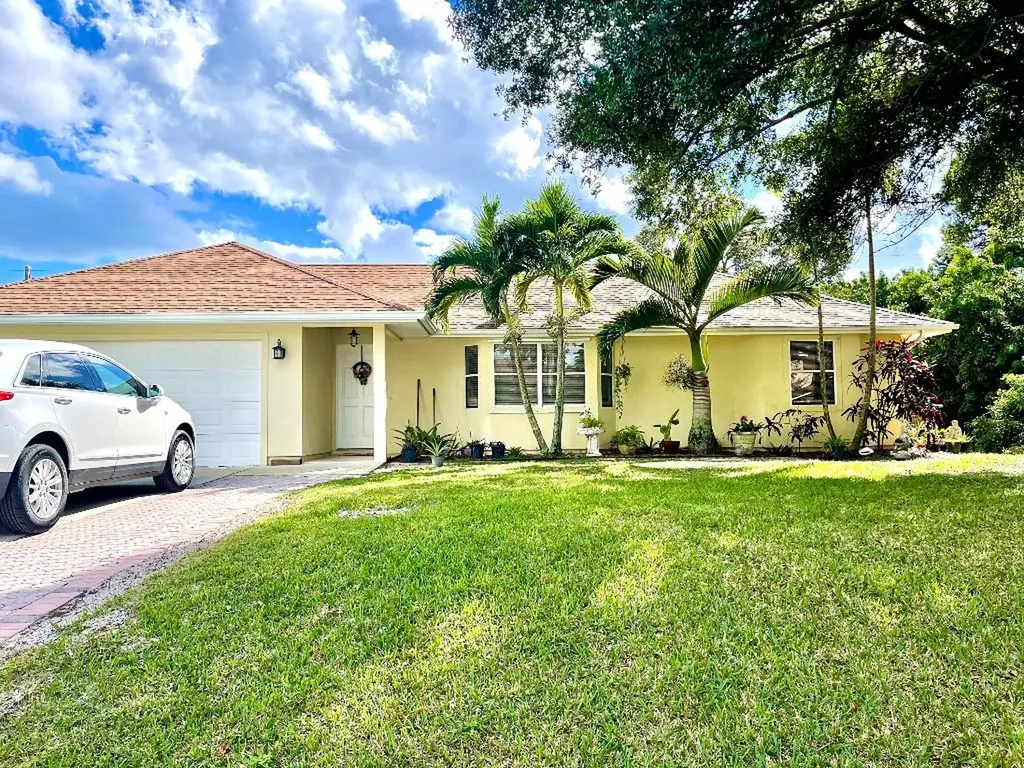1272 SW Amboy Avenue Port St Lucie FL 34953