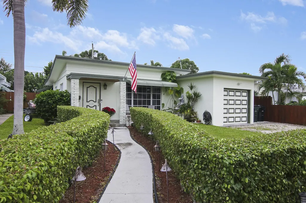 215 Columbia Drive Lake Worth Beach FL 33460