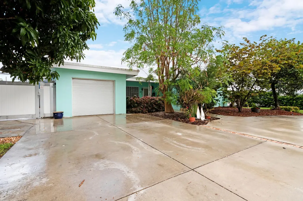 2651 NE 3rd Street Pompano Beach FL 33062