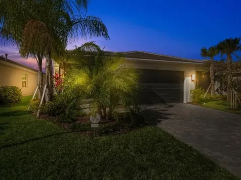 11727 SW Waterford Isle Way Port St Lucie FL 34987