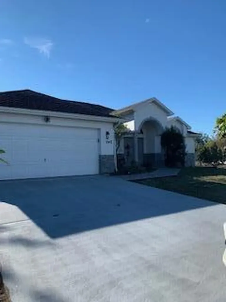 942 SW Mcdevitt Avenue Port St Lucie FL 34953