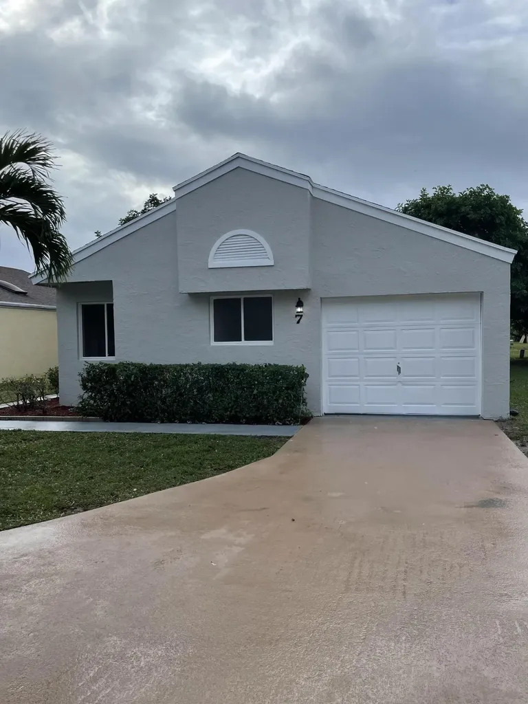 7 Compton Way Boynton Beach FL 33426