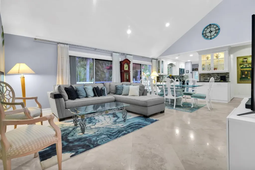 253 NW 15th Street Boca Raton FL 33432