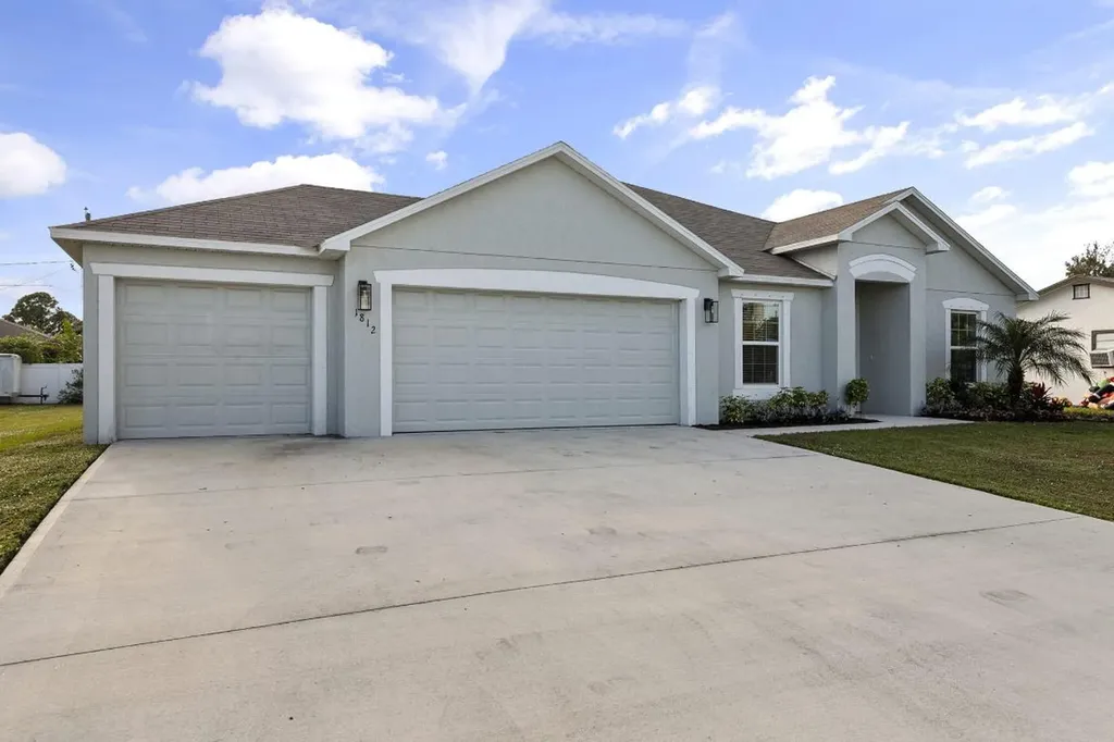 1812 SW Hampshire Lane Port St Lucie FL 34953