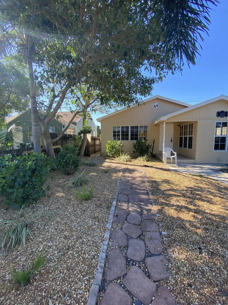 1125 S Pine Street Lake Worth Beach FL 33460