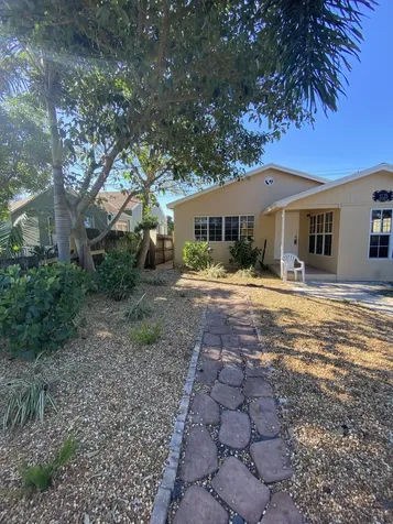 1125 S Pine Street Lake Worth Beach FL 33460