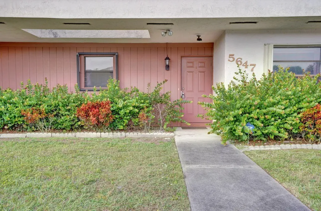 5647 Waltham Way Lake Worth FL 33463