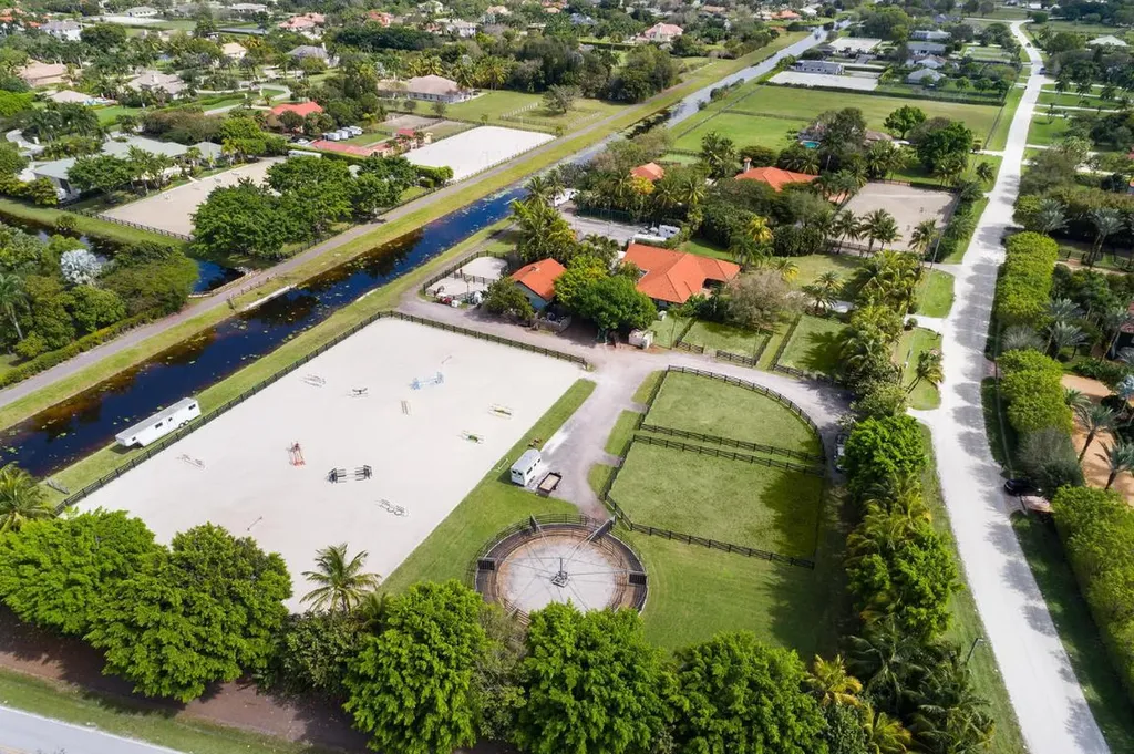 2996, 2984 Appaloosa Trail Wellington FL 33414