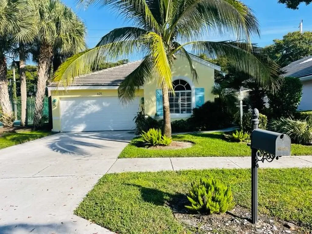 625 E Clearbrook Circle Delray Beach FL 33445
