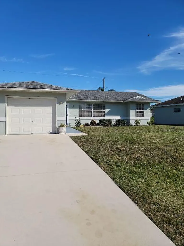 4675 SW Vahalla Street Port St Lucie FL 34953