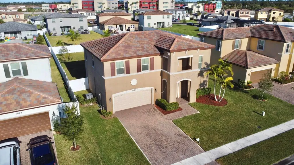 7621 NW Greenspring Street Port St Lucie FL 34987