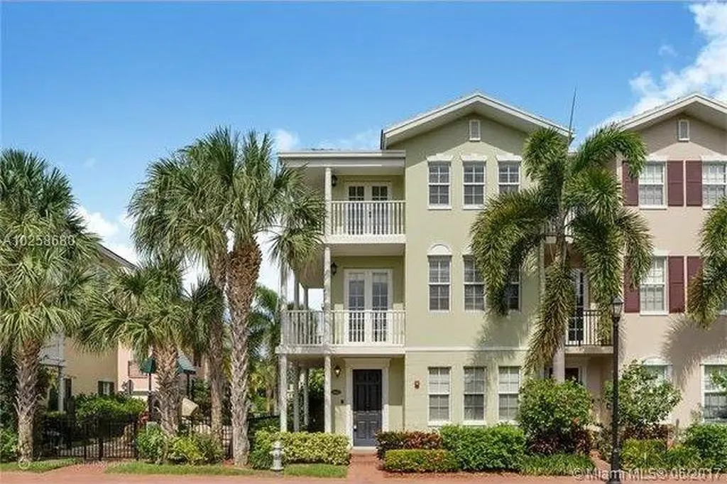 1041 W Heritage Club Circle Delray Beach FL 33483