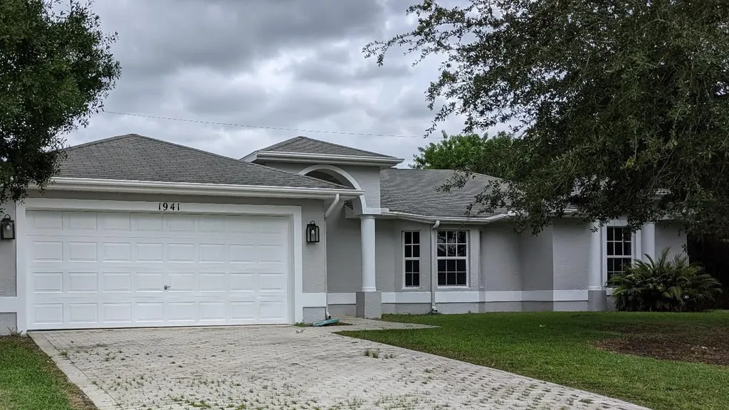 1941 SW Fanfare Street Port St Lucie FL 34987
