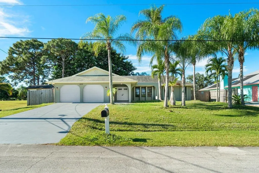 1622 SE Fallon Drive Port St Lucie FL 34983